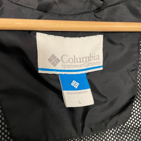 Columbia Windbreaker Jacket - Black with Hood and Velcro Closures - Picture 9 of 15